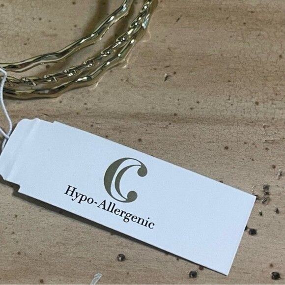 Charming Charlie Braclet Gold Tone Wavy Open Ended Cuff - Picture 7 of 7